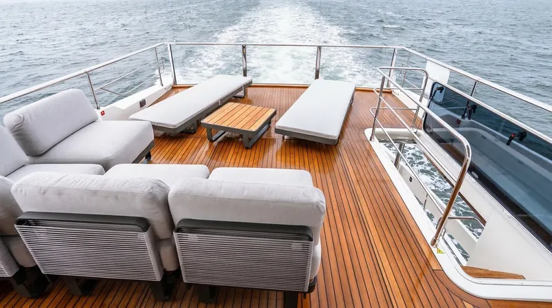 Slide: The Image of Absolute Navetta 70 2027 - 6006415
