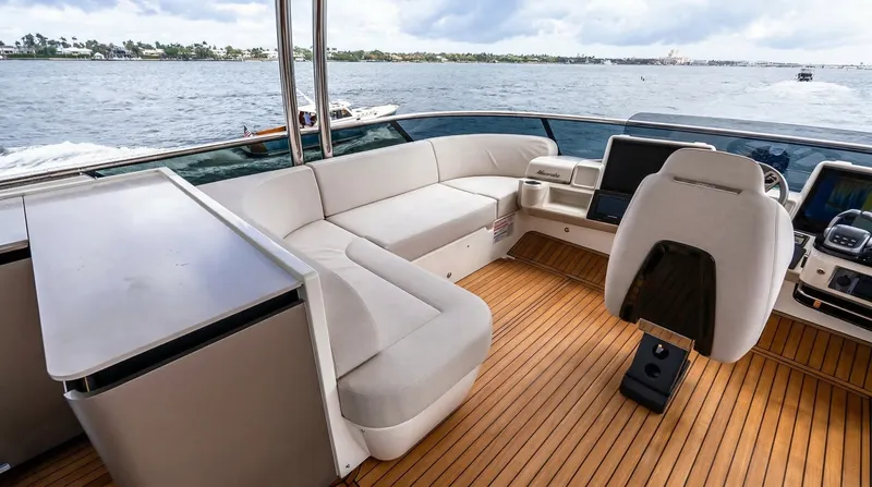 Slide: The Image of Absolute Navetta 70 2027 - 6006423