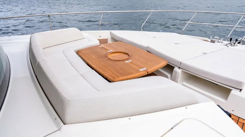 Slide: The Image of Absolute Navetta 70 2027 - 6006504