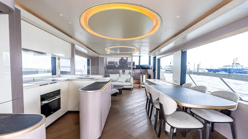 Slide: The Image of Absolute Navetta 70 2027 - 6006466