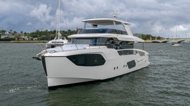 Slide: The Image of Absolute Navetta 70 2027 - 6006431