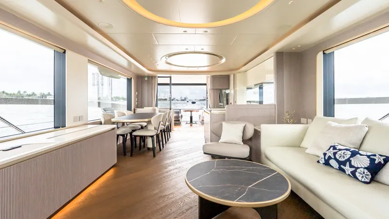 Slide: The Image of Absolute Navetta 70 2027 - 6006460