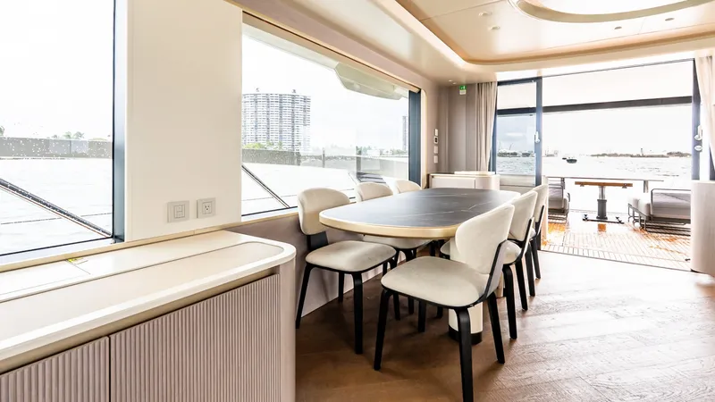 Slide: The Image of Absolute Navetta 70 2027 - 6006461