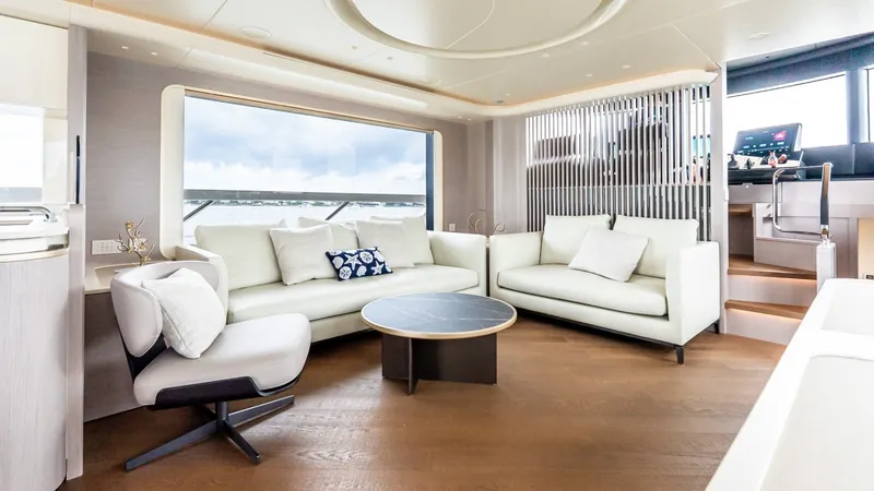 Slide: The Image of Absolute Navetta 70 2027 - 6006462