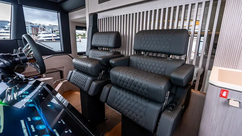 Slide: The Image of Absolute Navetta 70 2027 - 6006473