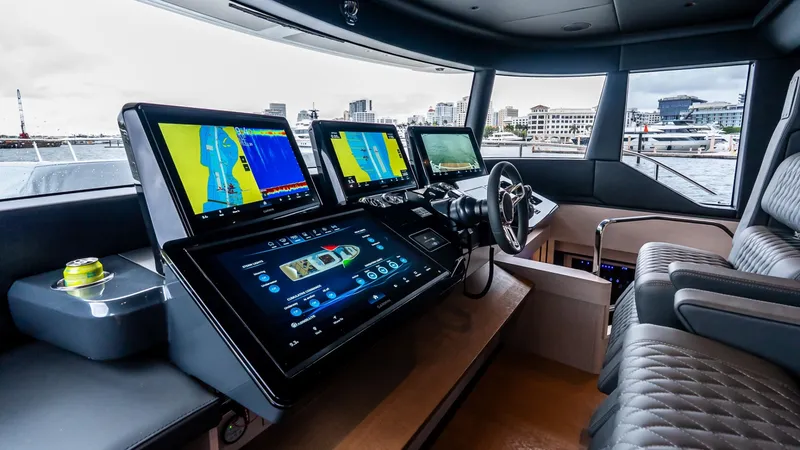 Slide: The Image of Absolute Navetta 70 2027 - 6006486