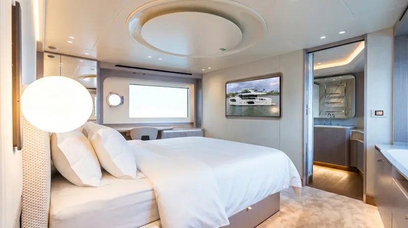 Slide: The Image of Absolute Navetta 70 2027 - 6006408