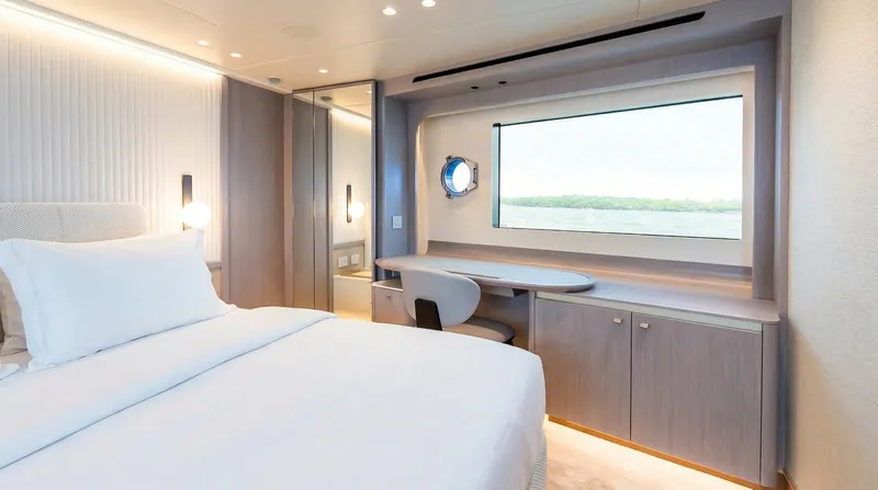 Slide: The Image of Absolute Navetta 70 2027 - 6006493
