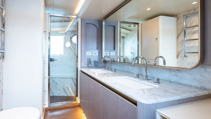 Slide: The Image of Absolute Navetta 70 2027 - 6006441