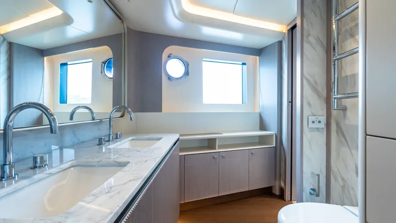 Slide: The Image of Absolute Navetta 70 2027 - 6006442