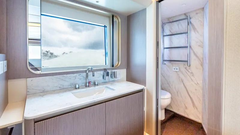 Slide: The Image of Absolute Navetta 70 2027 - 6006454