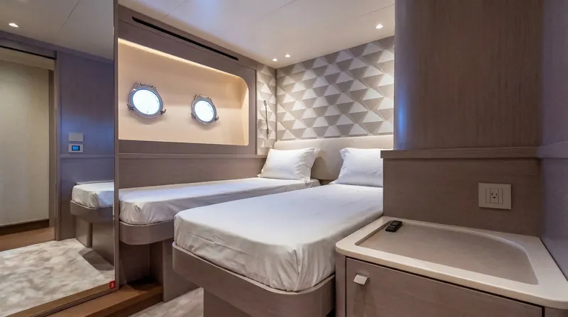 Slide: The Image of Absolute Navetta 70 2027 - 6006484