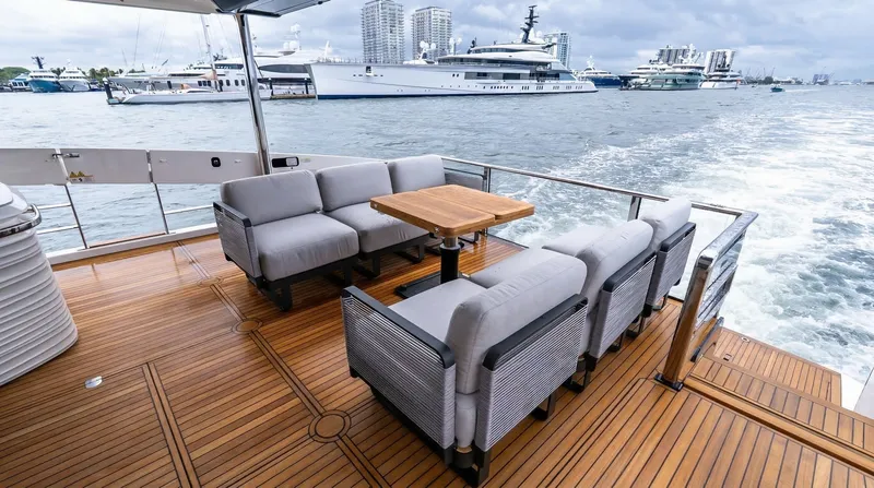 Slide: The Image of Absolute Navetta 70 2027 - 6006426