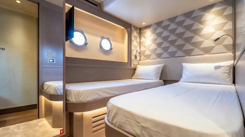 Slide: The Image of Absolute Navetta 70 2027 - 6006439