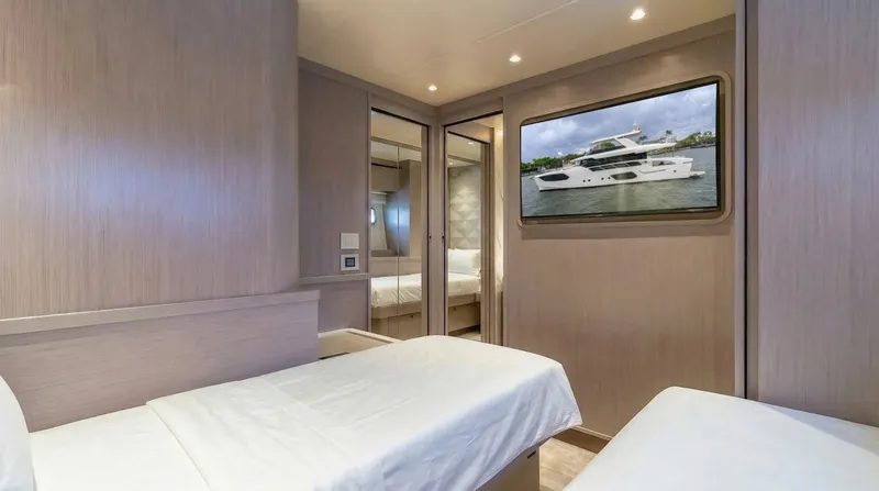 Slide: The Image of Absolute Navetta 70 2027 - 6006428