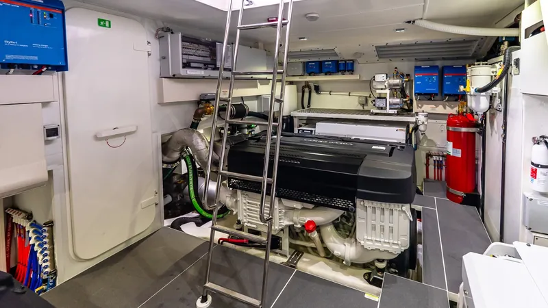 Slide: The Image of Absolute Navetta 70 2027 - 6006480