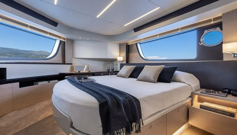 Slide: The Image of Absolute 48 Coupe 2026 - 4226916