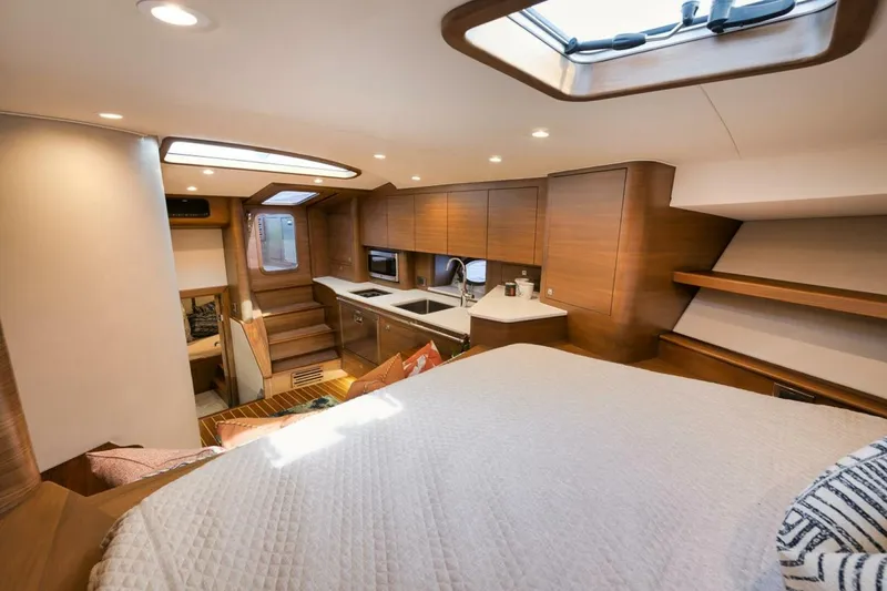 Slide: The Image of Forward Berth - 4229673