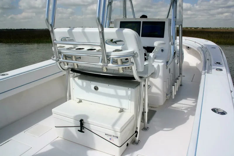Slide: The Image of 32 Contender 32ST- Helm 2017 Contender 32ST - 7654566