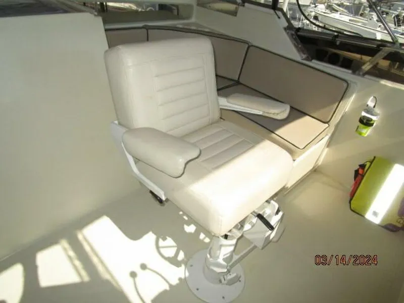 Slide: The Image of 48' Camargue flybridge helmseat - 4236596