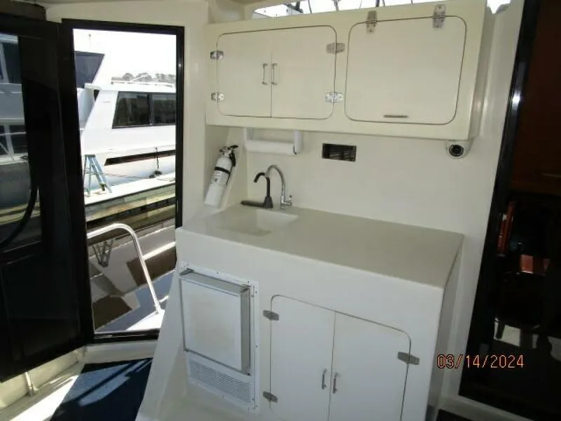 Slide: The Image of 48' Camargue sundeck wetbar - 4236651