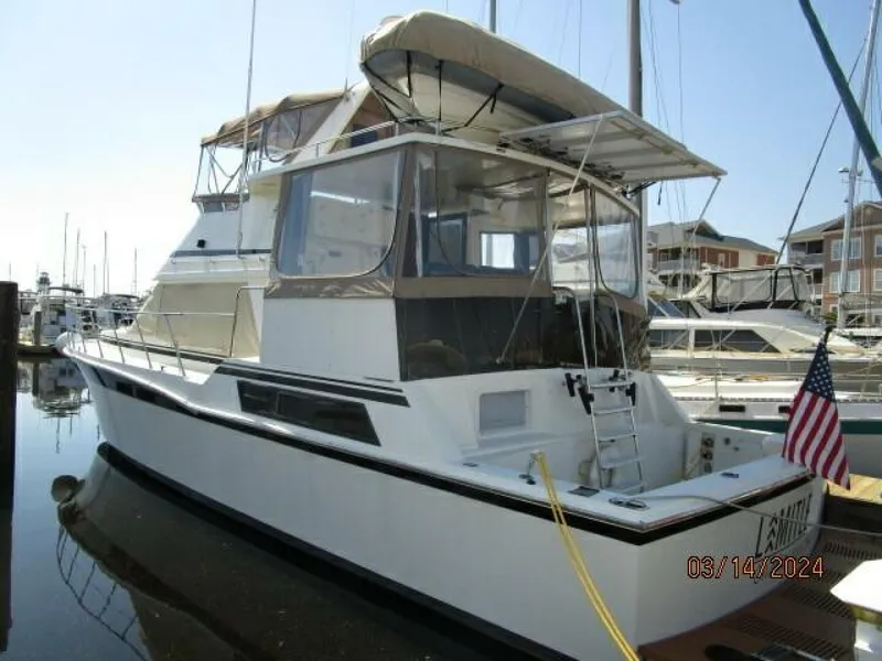 Slide: The Image of 48' Camargue port aft profile - 4236629