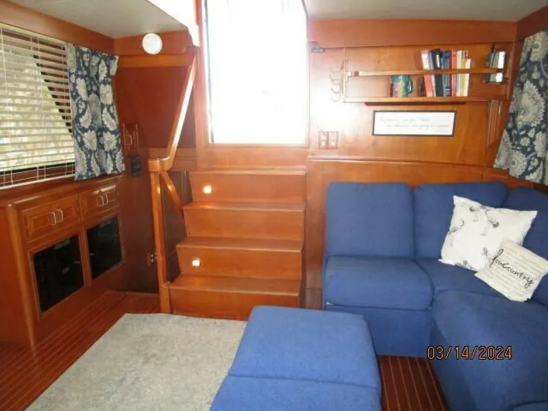 Slide: The Image of 48' Camargue salon aft - 4236636