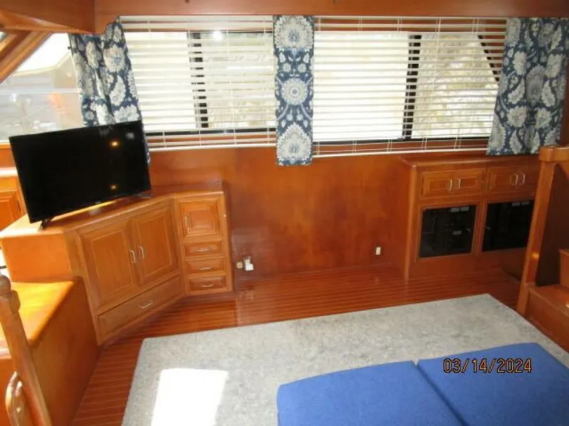 Slide: The Image of 48' Camargue salon starboard - 4236641