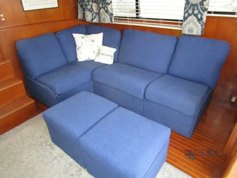 Slide: The Image of 48' Camargue salon port seating - 4236640