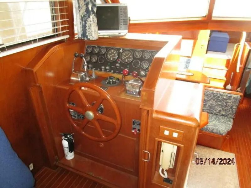 Slide: The Image of 48' Camargue lower helm - 4236620