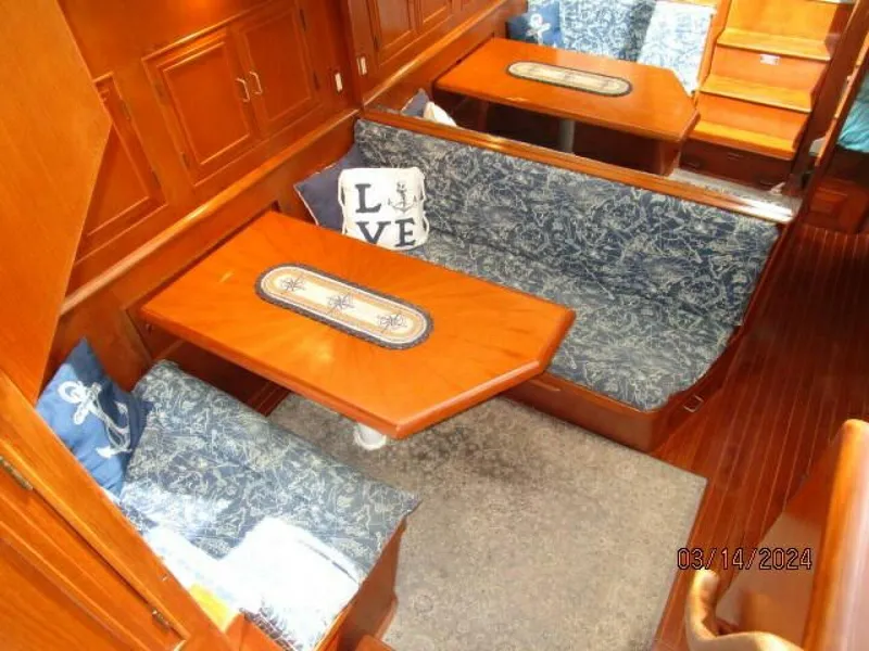 Slide: The Image of 48' Camargue dinette1 - 4236589