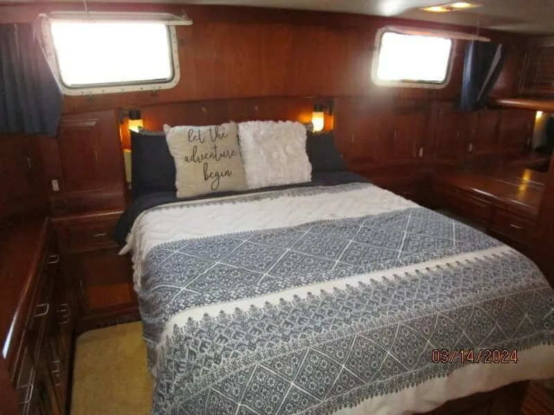 Slide: The Image of 48' Camargue master stateroom - 4236622