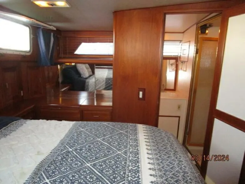 Slide: The Image of 48' Camargue master stateroom port - 4236625