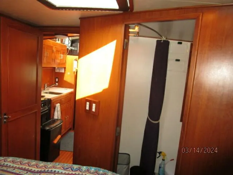 Slide: The Image of 48' Camargue guest stateroom aft - 4236612