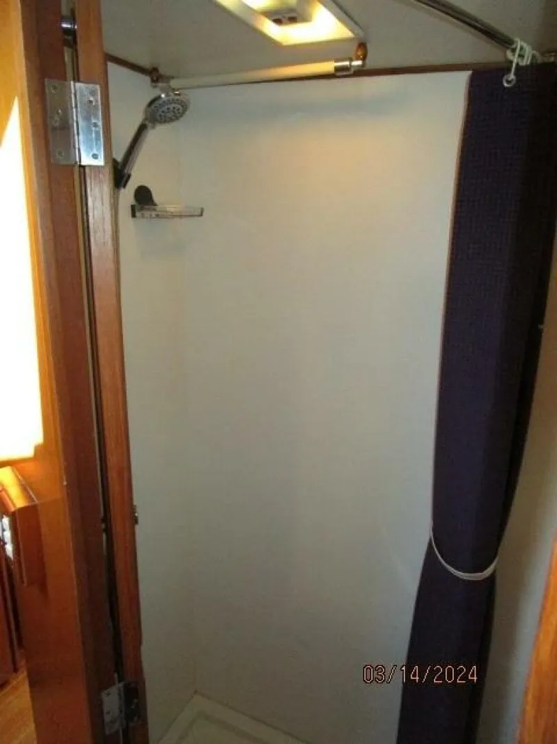 Slide: The Image of 48' Camargue guest stateroom shower - 4236616