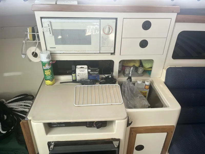 Slide: The Image of 2000 Albin 28 TE Galley - 4336406