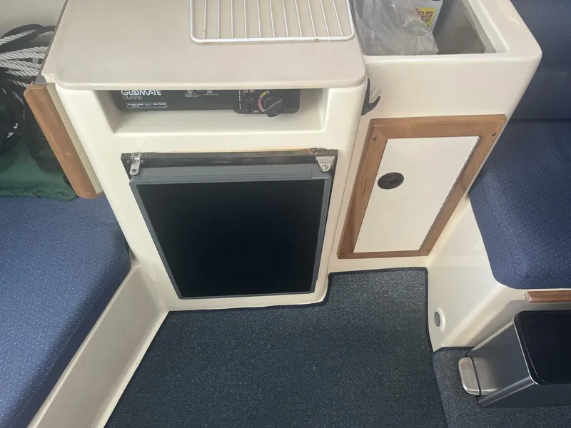 Slide: The Image of 2000 Albin 28 TE Galley - 4336407