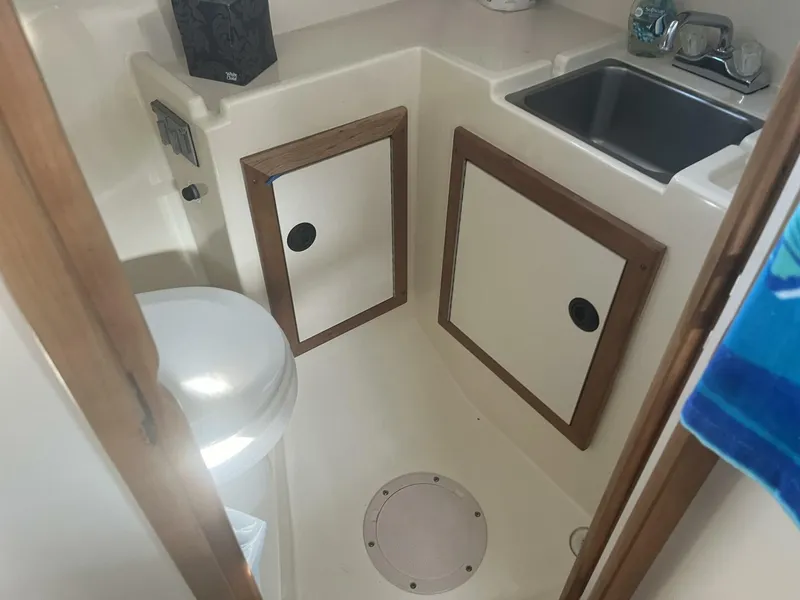 Slide: The Image of 2000 Albin 28 TE Head - 4336410