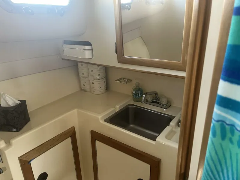 Slide: The Image of 2000 Albin 28 TE Head - 4336411