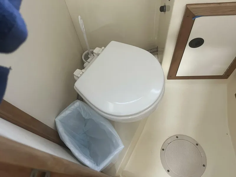 Slide: The Image of 2000 Albin 28 TE Head - 4336412