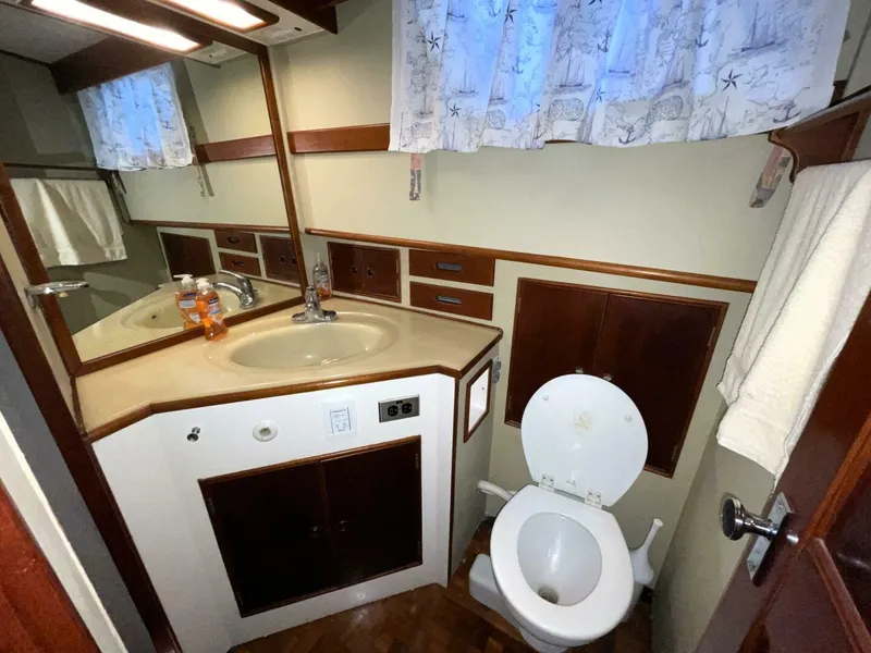 Slide: The Image of Grand Banks 42 Classic 1990 - 4243371