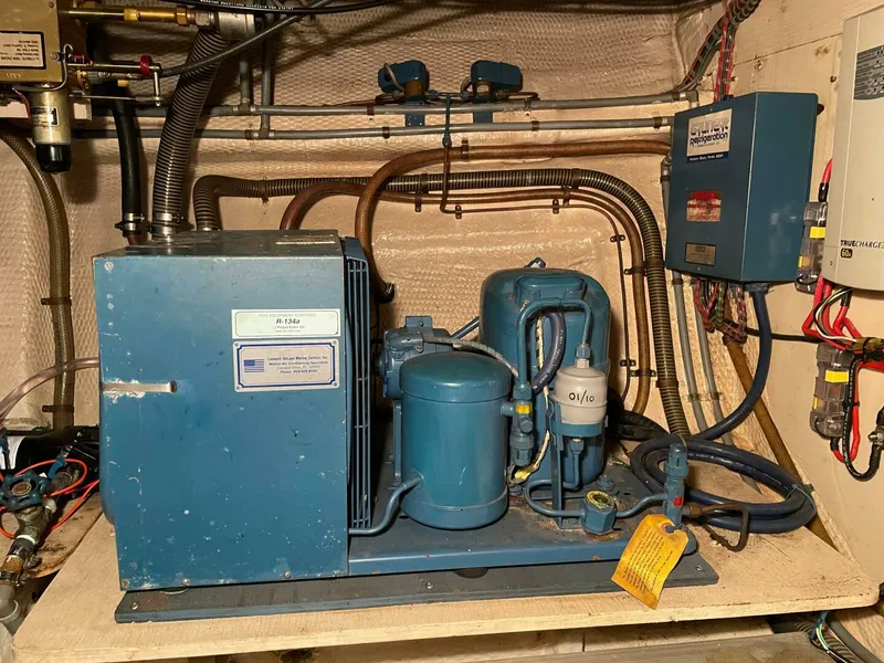 Slide: The Image of Grand Banks 42 Classic 1990 - 4243388