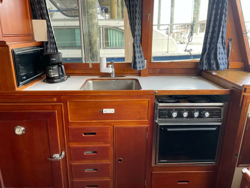 Slide: The Image of Grand Banks 42 Classic 1990 - 4243362