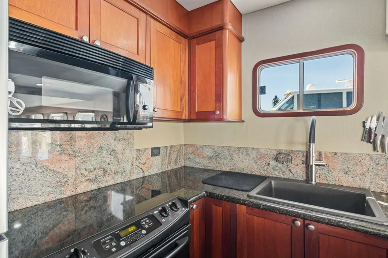 Slide: The Image of Northern Marine 5700 Expedition 2004 - 4245139