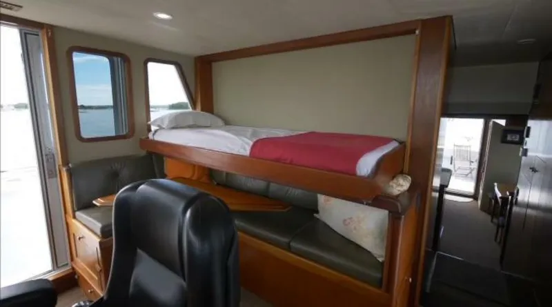 Slide: The Image of Northern Marine 5700 Expedition 2004 - 4245145