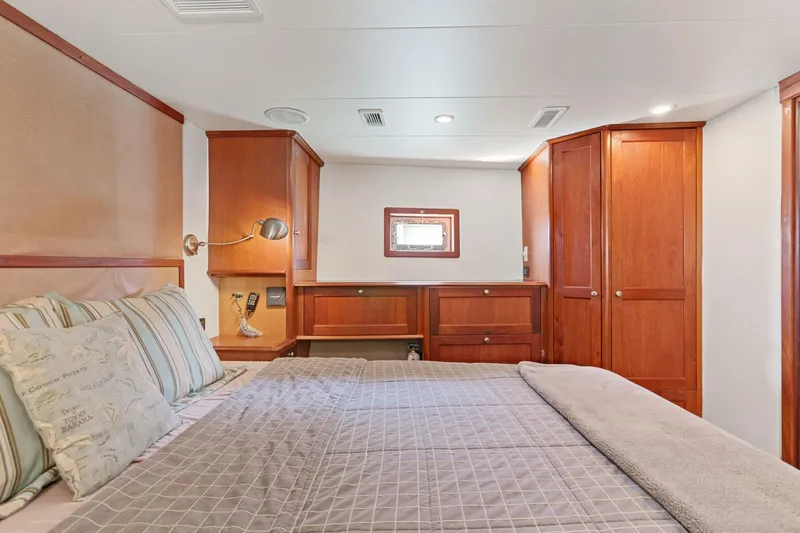 Slide: The Image of Northern Marine 5700 Expedition 2004 - 4245150