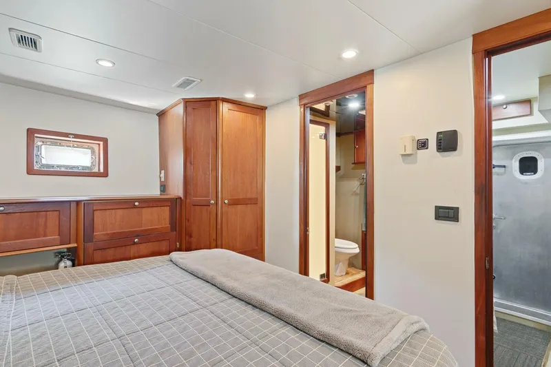 Slide: The Image of Northern Marine 5700 Expedition 2004 - 4245152