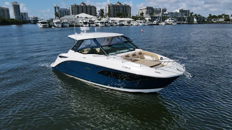Slide: The Image of Sea Ray 320 Sundancer 2021 - 4362721