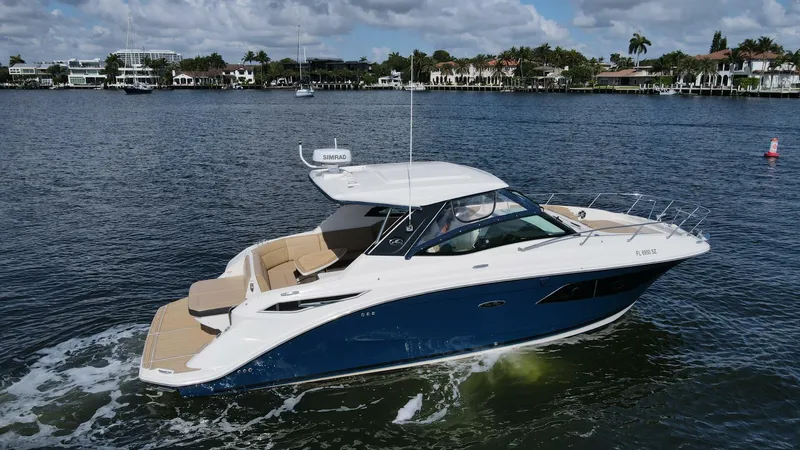 Slide: The Image of Sea Ray 320 Sundancer 2021 - 4362722