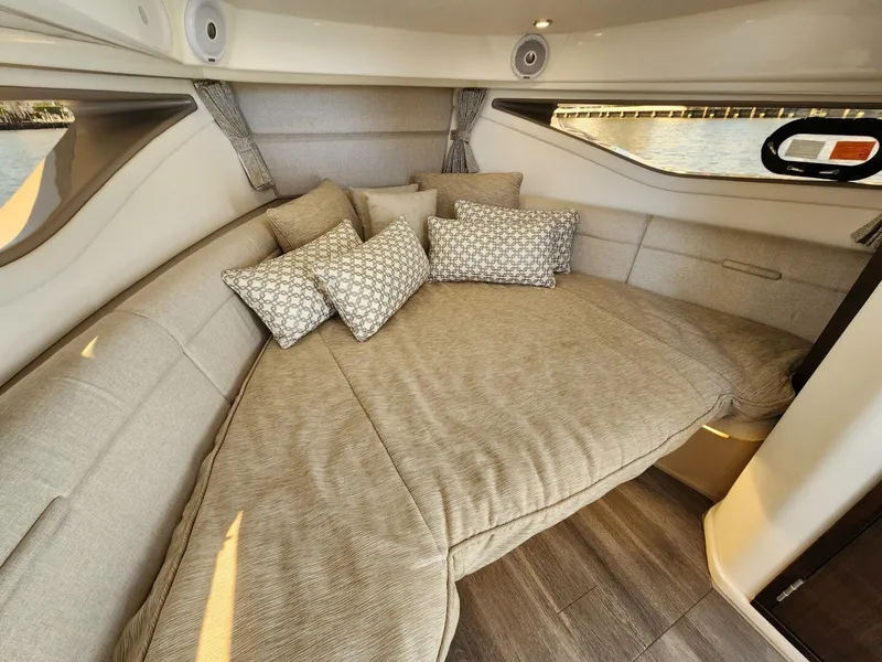 Slide: The Image of Sea Ray 320 Sundancer 2021 - 4362742